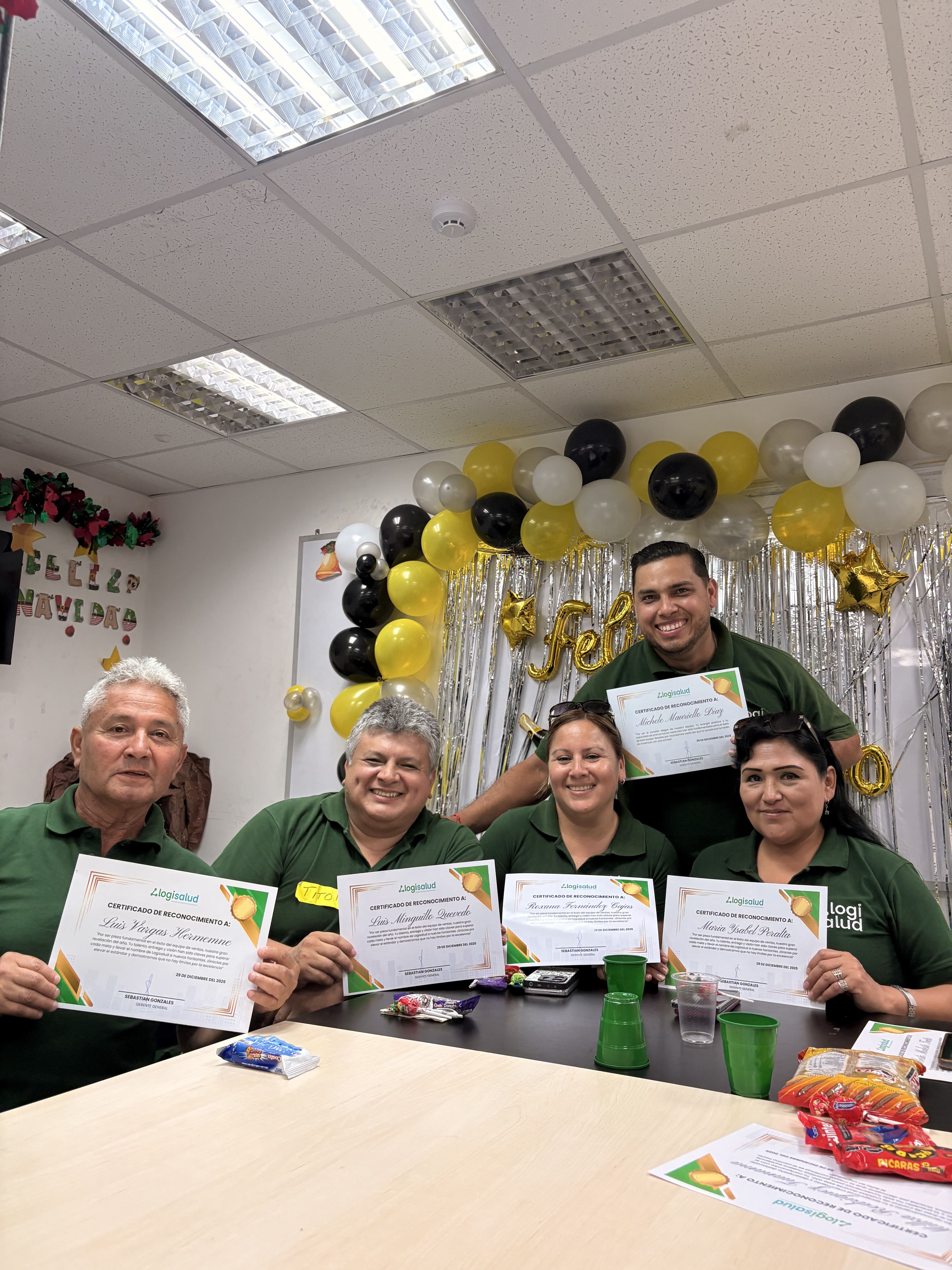 Equipo de LOGISALUD reunido en nuestro centro de operaciones en Lurín.